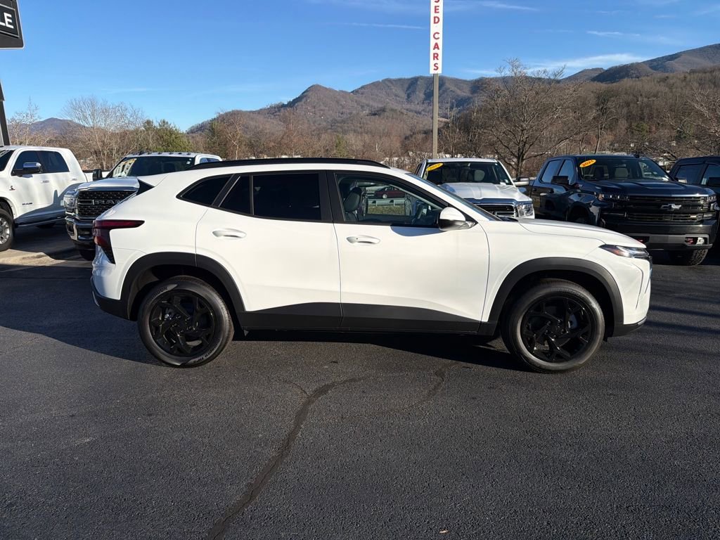 New 2025 Chevrolet Trax LT w/ LT Convenience Package image 2