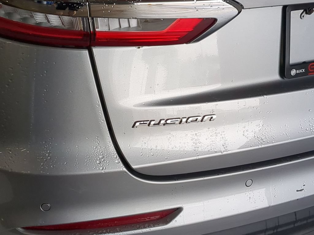 Used 2020 Ford Fusion SE FWD image 16