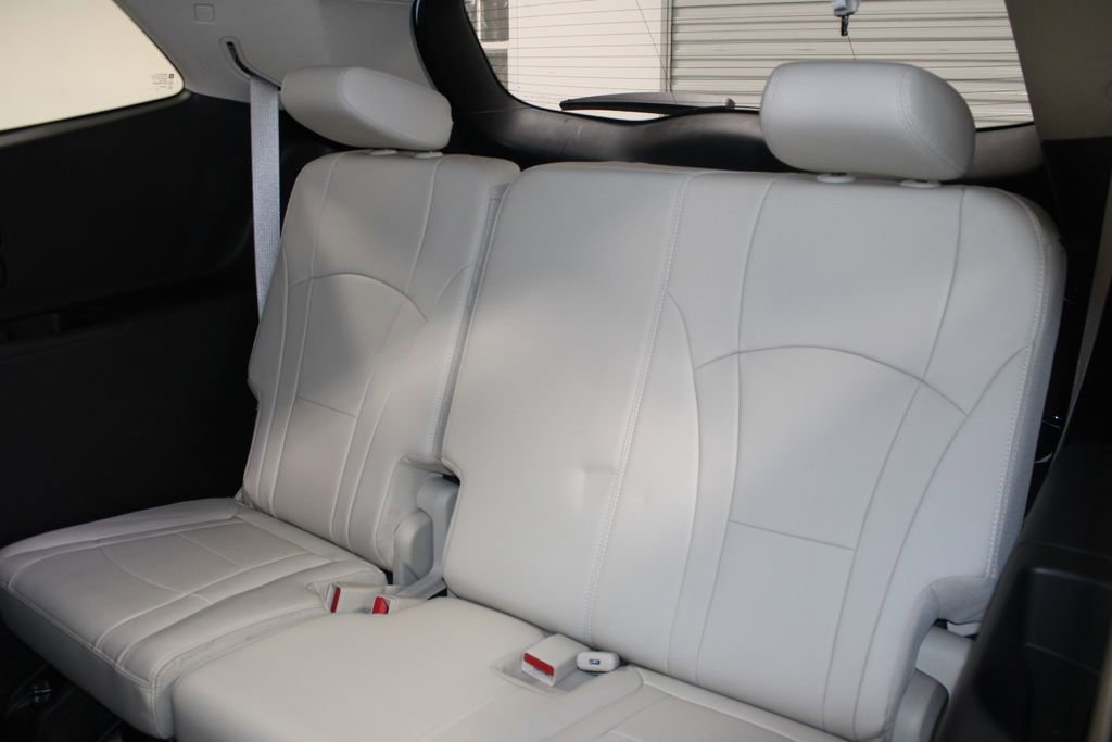 Used 2024 Buick Enclave Essence w/ Technology Package image 19