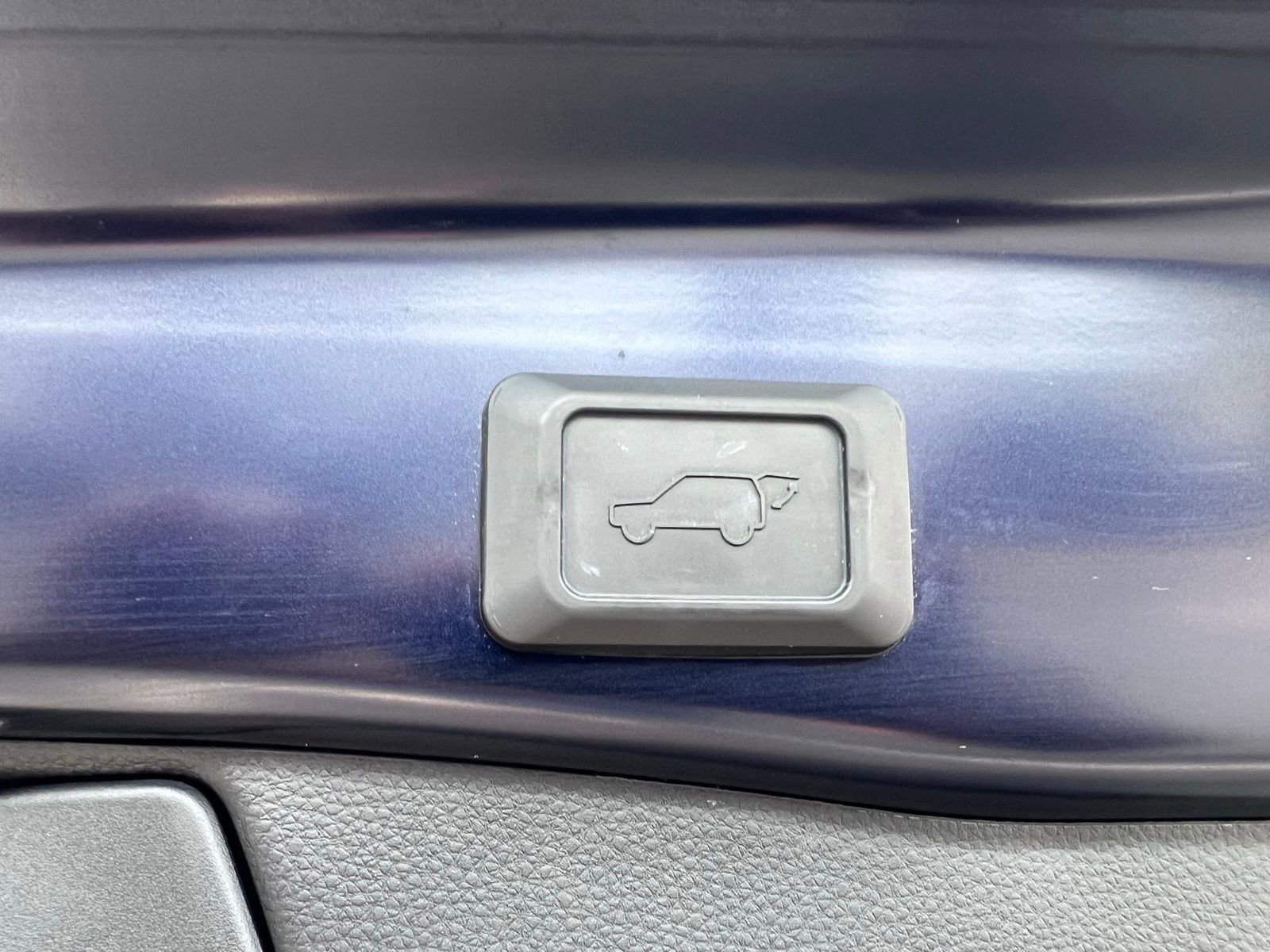 Used 2022 Toyota RAV4 XLE image 12