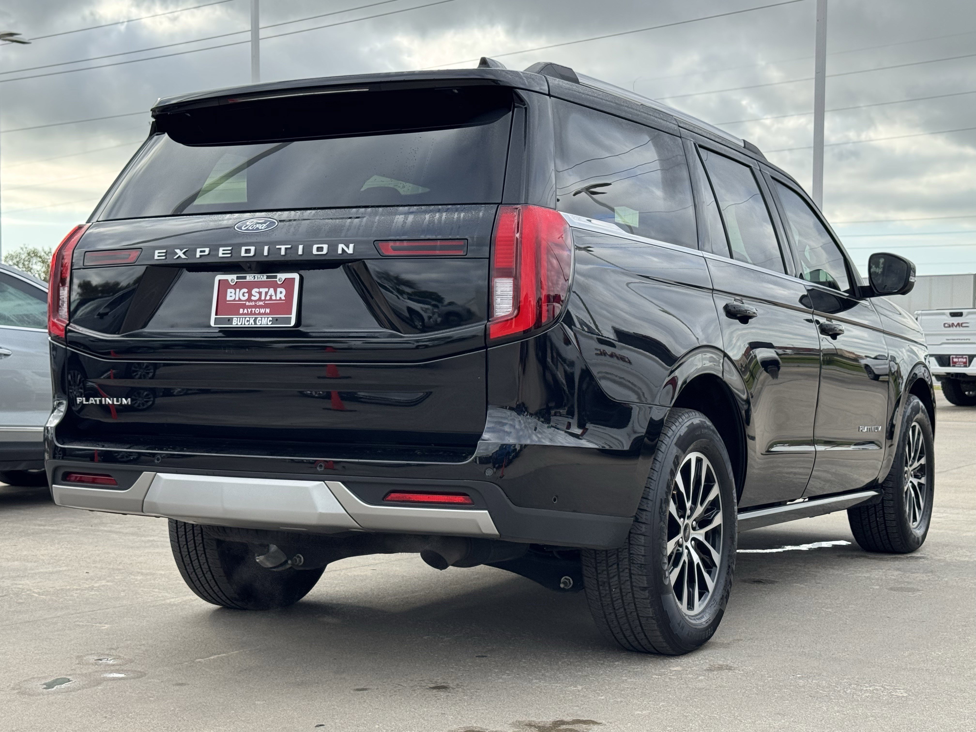 Used 2025 Ford Expedition Platinum AWD/4WD image 8