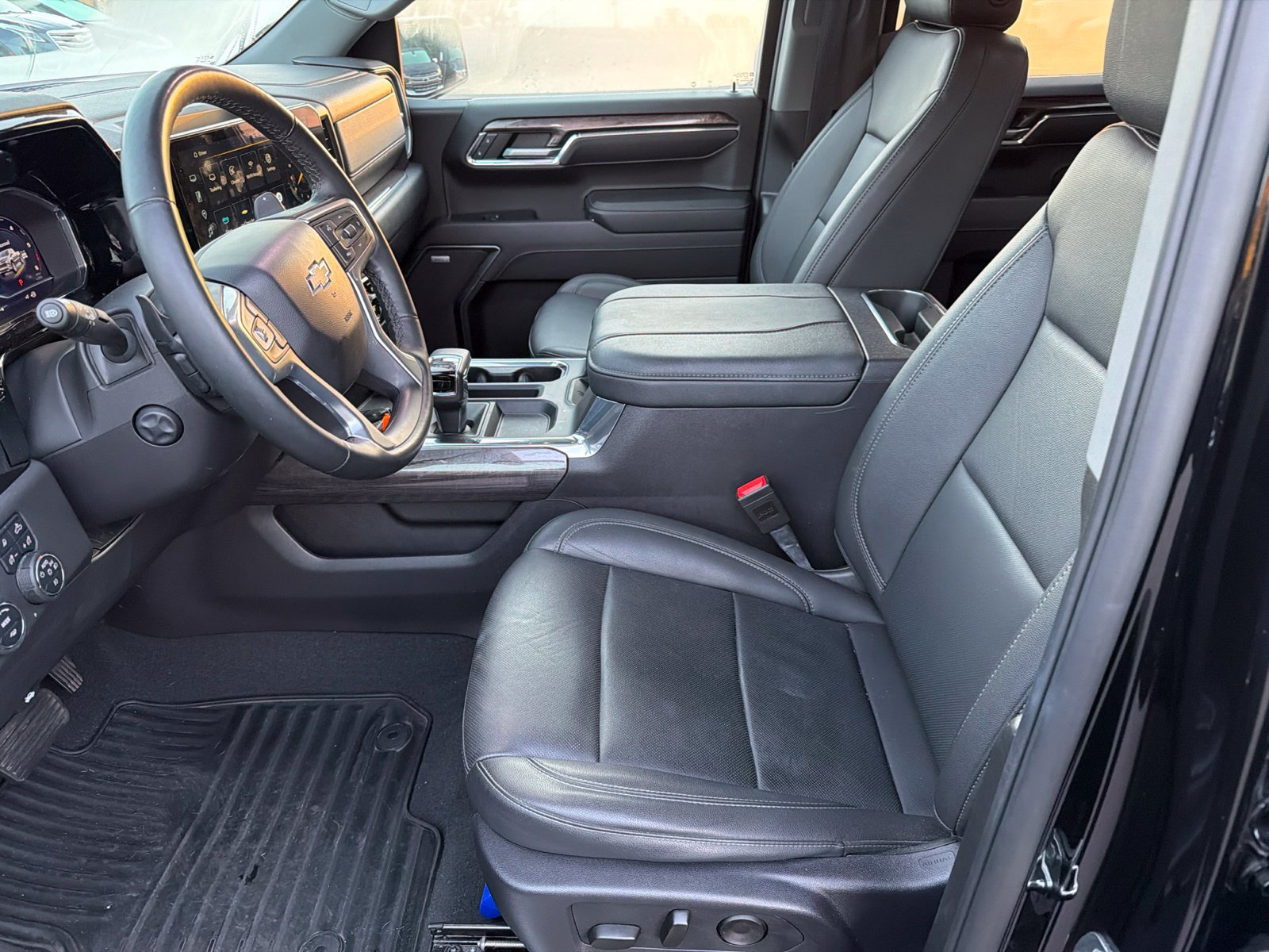 Used 2024 Chevrolet Silverado 1500 LTZ AWD/4WD image 31