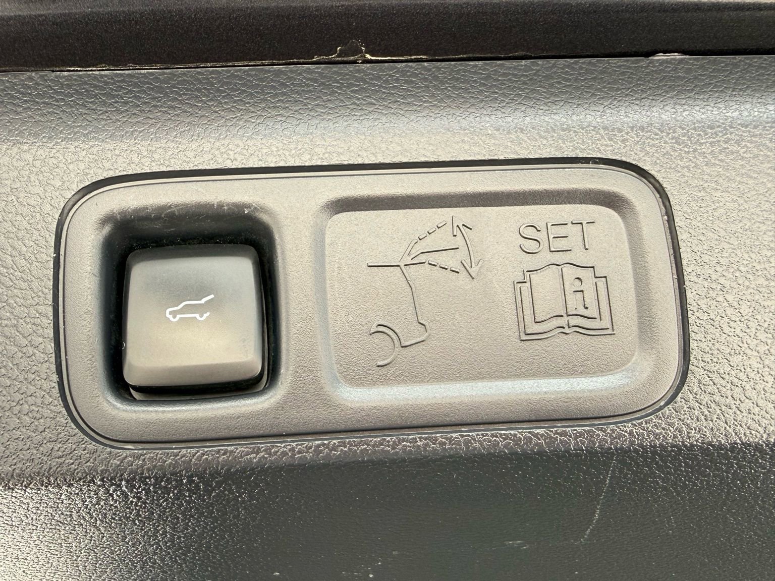 Used 2024 Ford Expedition Limited image 30