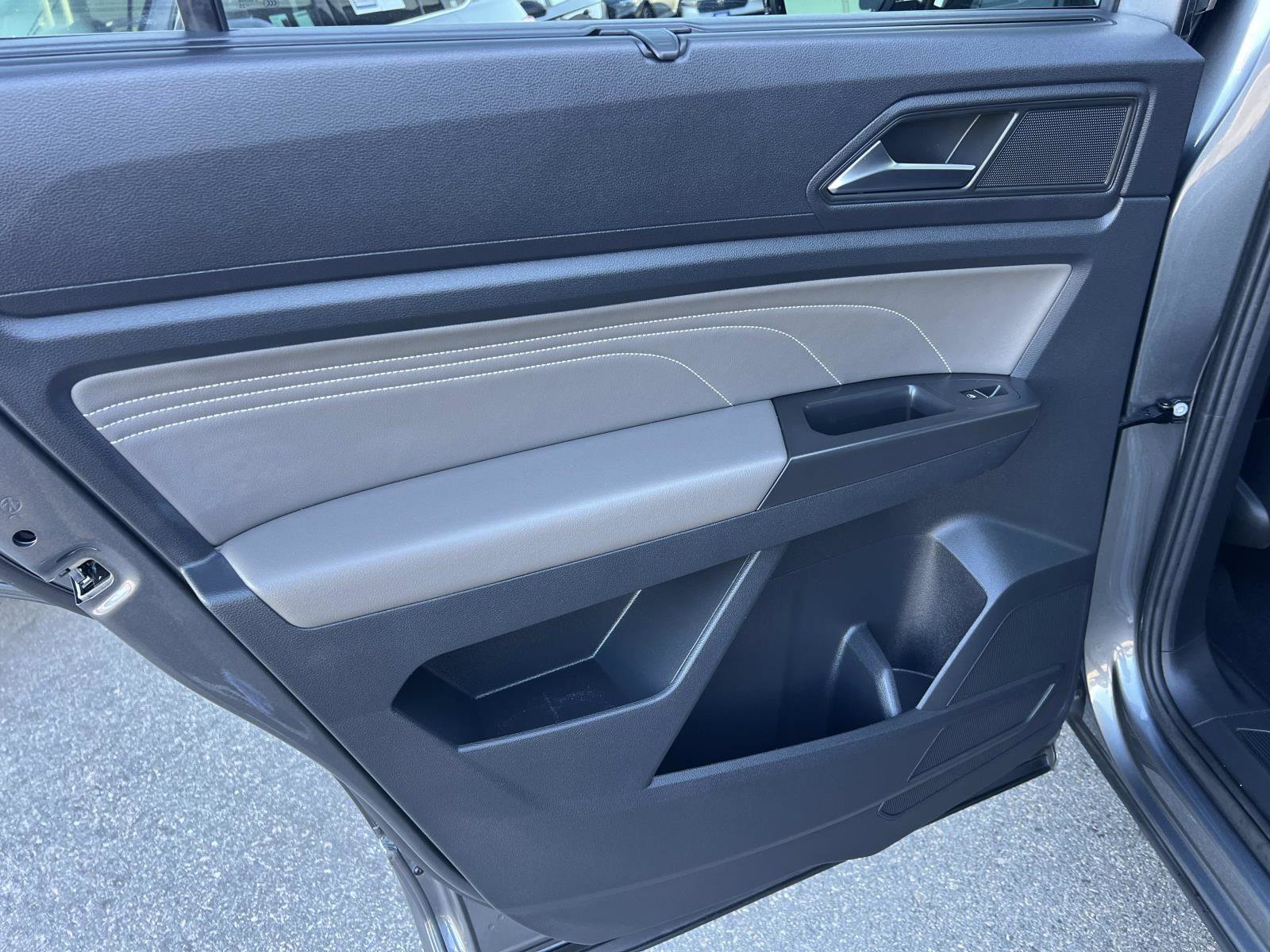 Certified 2022 Volkswagen Atlas SEL R-Line image 22