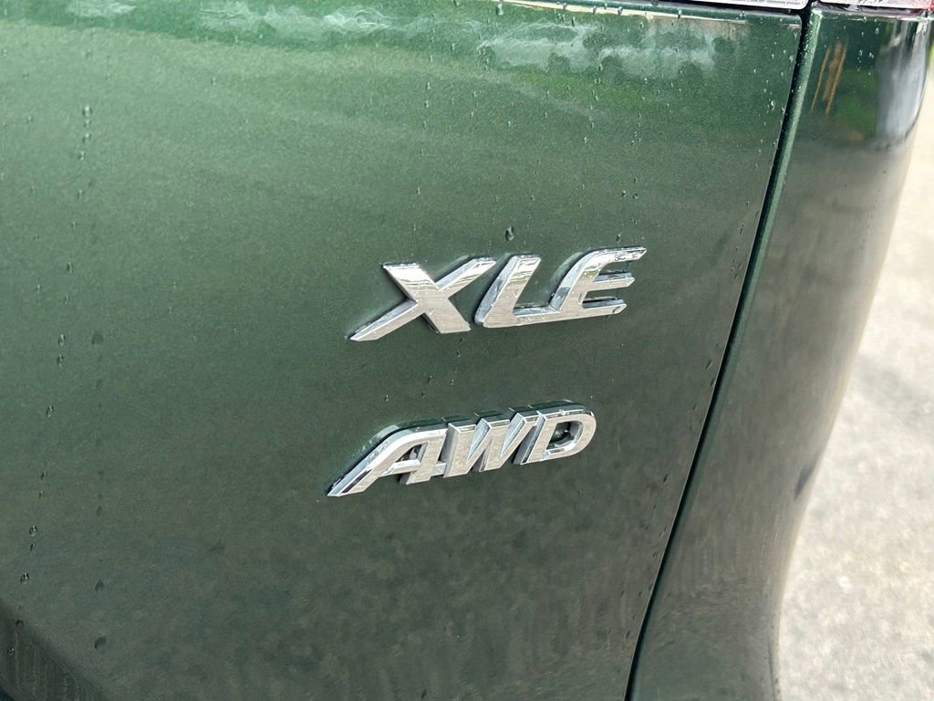 Used 2022 Toyota Corolla Cross XLE image 26