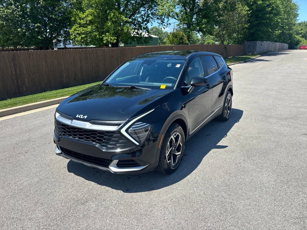 Used 2025 Kia Sportage LX FWD image 1