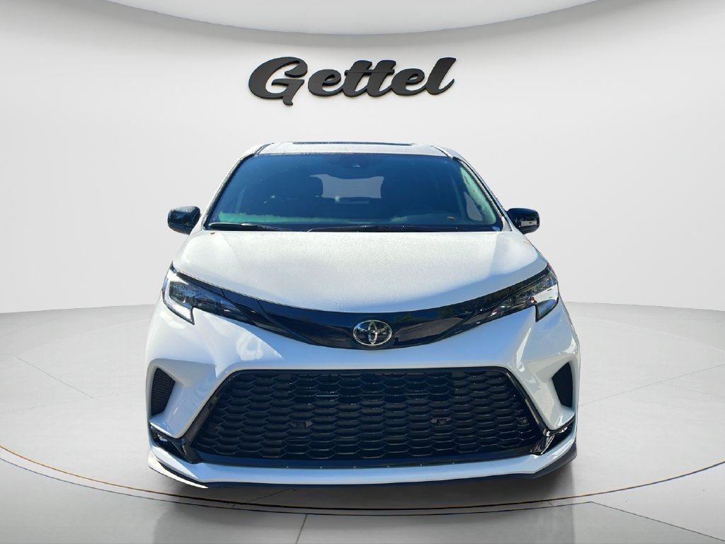 New 2026 Toyota Sienna XSE FWD image 2