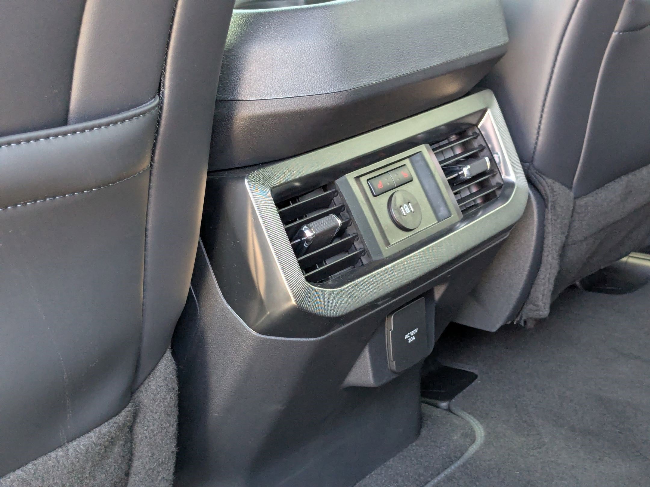 Used 2025 Ford F350 Platinum w/ FX4 Off-Road Package image 30