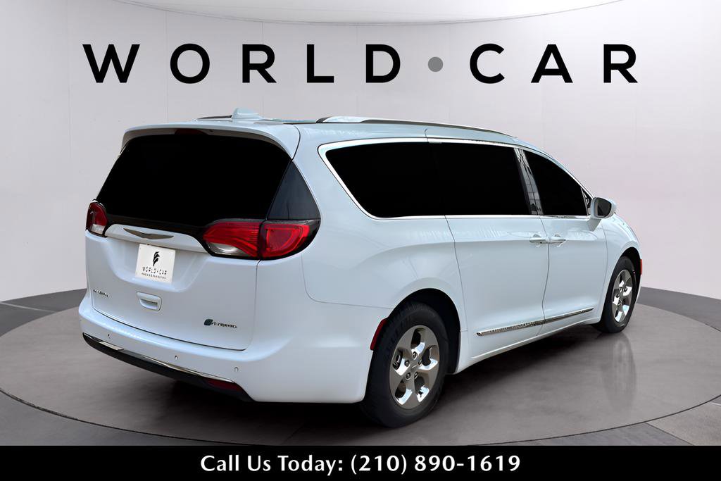 Used 2018 Chrysler Pacifica Touring-L image 14