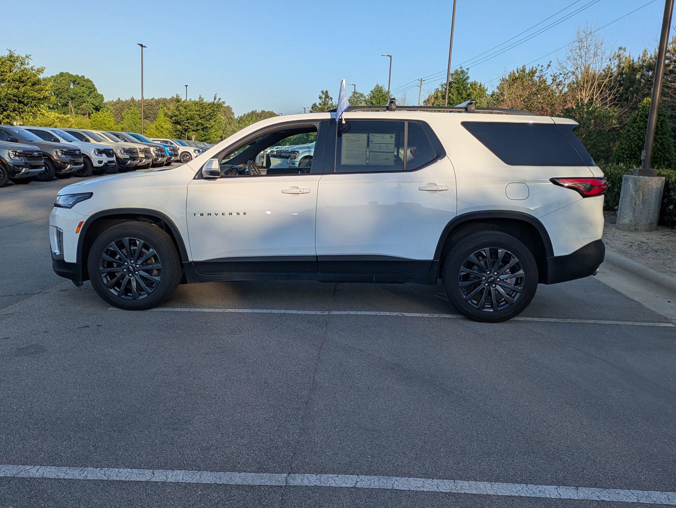 Used 2023 Chevrolet Traverse RS FWD image 7