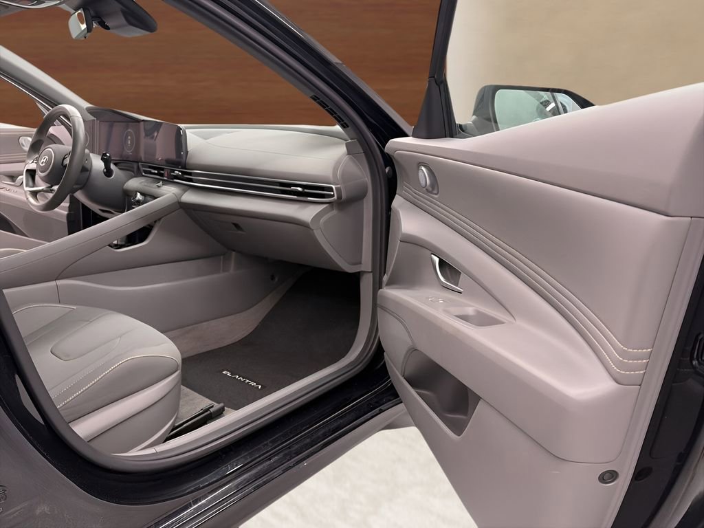 Used 2023 Hyundai Elantra SEL w/ Convenience Package image 16