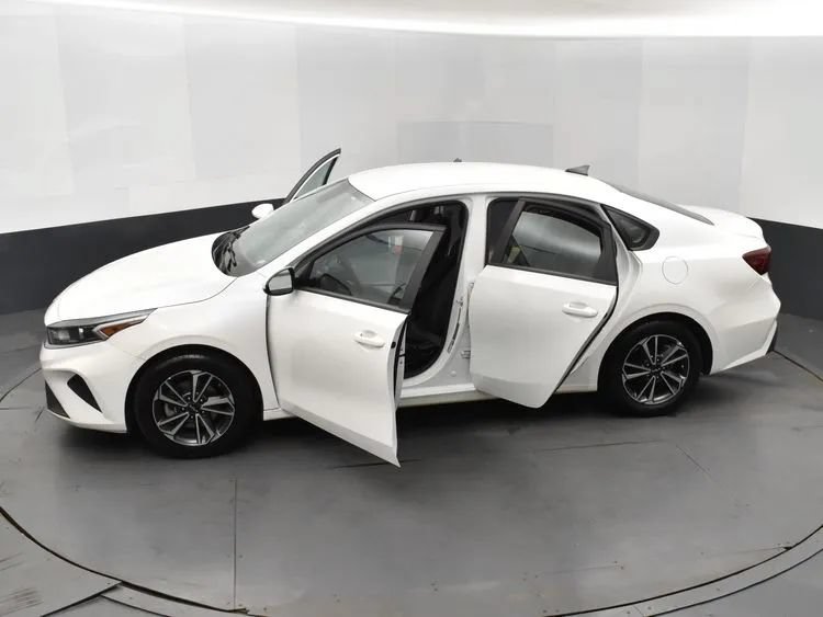 Used 2024 Kia Forte LXS FWD image 7