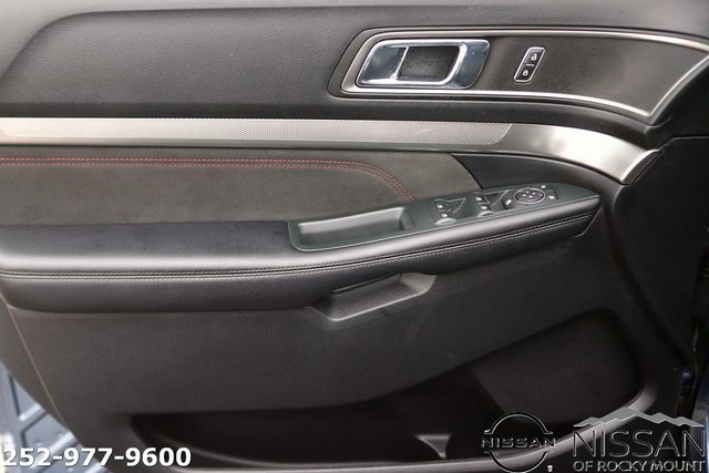 Used 2018 Ford Explorer XLT w/ Equipment Group 202A image 10