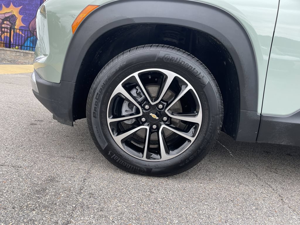 Used 2025 Chevrolet TrailBlazer LT AWD/4WD image 9