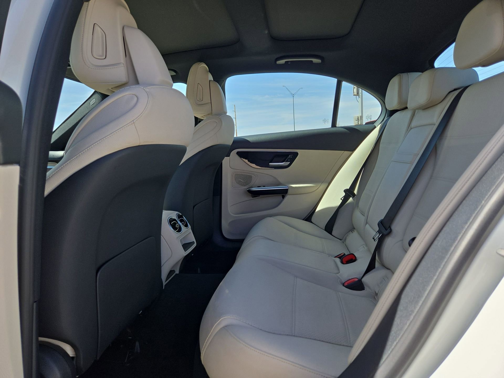 Used 2025 Mercedes-Benz C 300 Sedan image 13