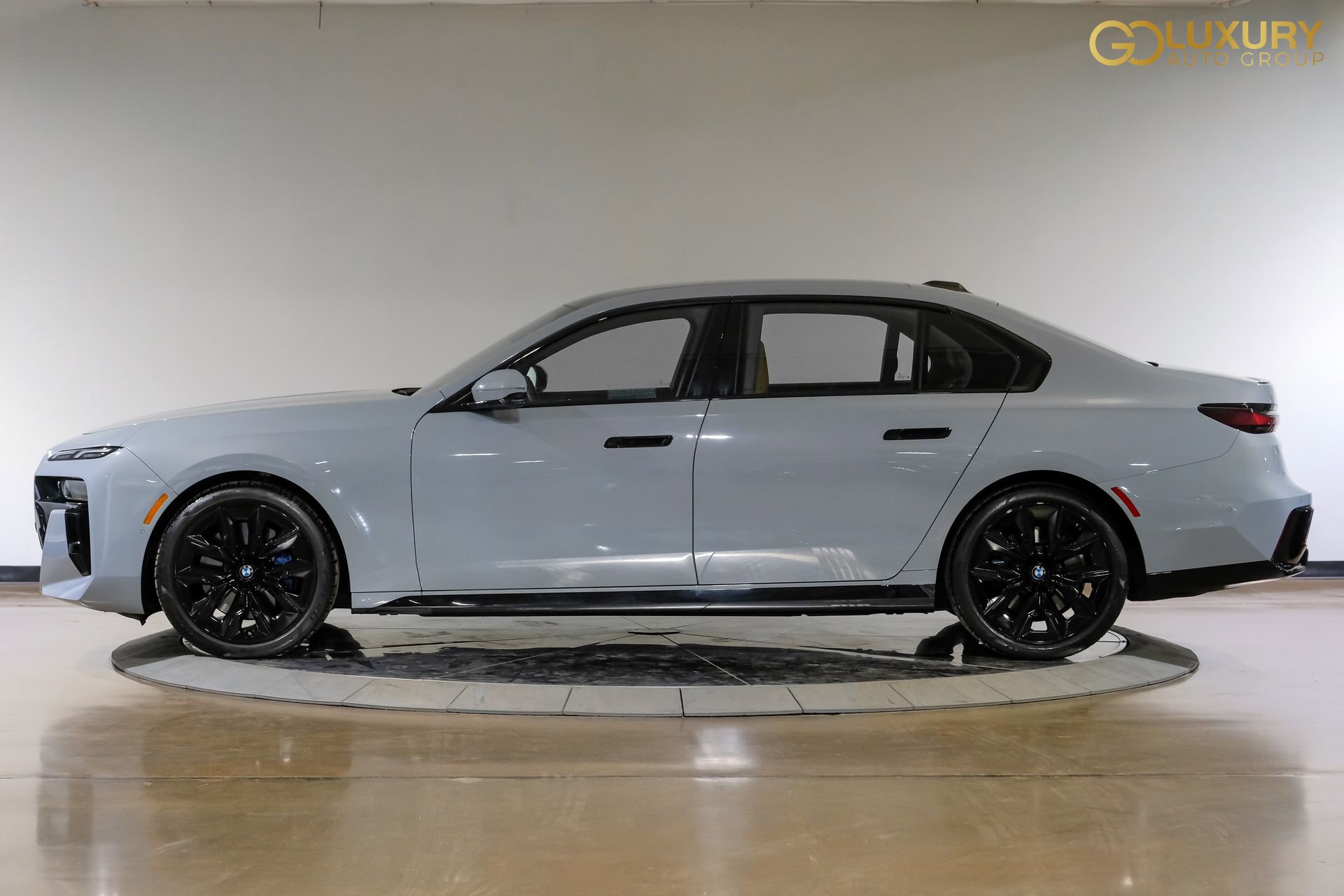 Used 2023 BMW 740i image 13