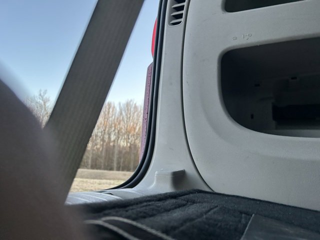 Used 2023 Chrysler Voyager LX image 9