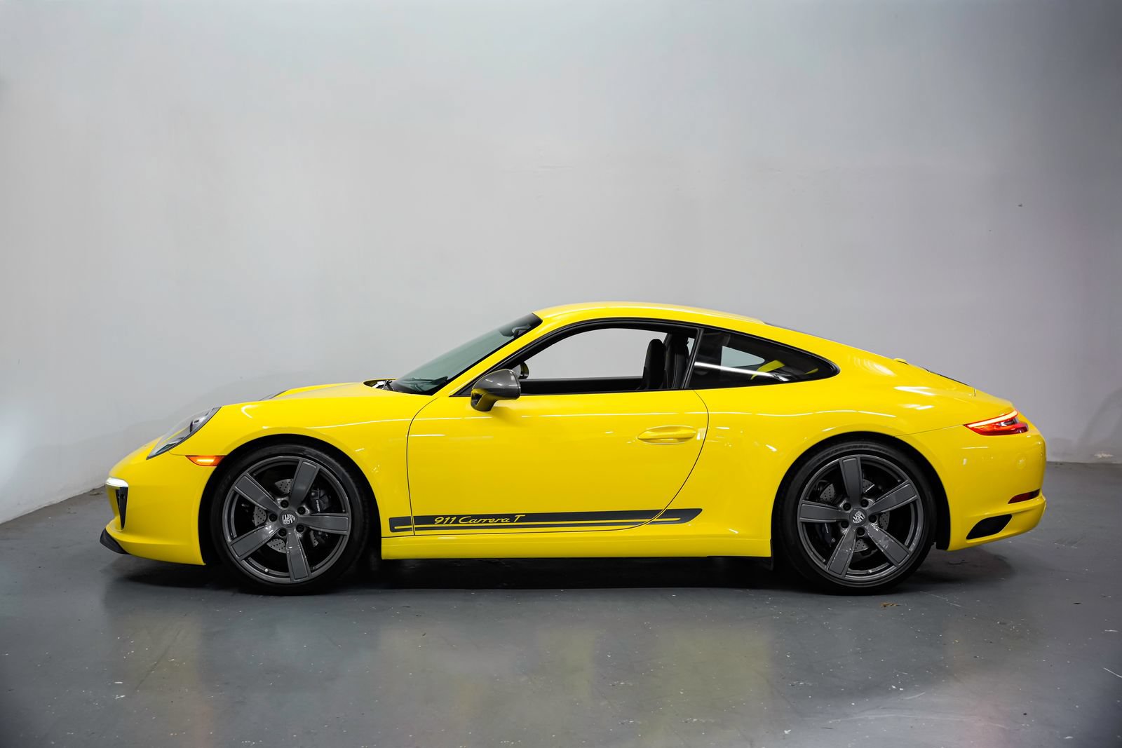 Used 2018 Porsche 911 Carrera T RWD image 8