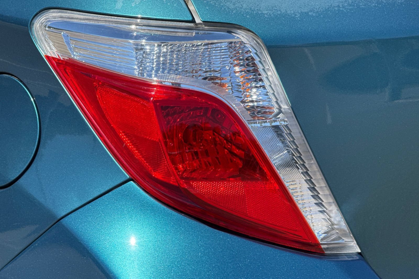 Used 2012 Toyota Yaris LE FWD image 43