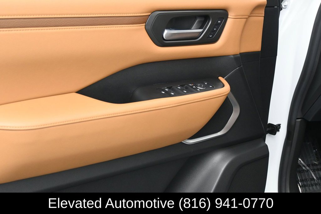 Used 2025 Nissan Armada Platinum Reserve AWD/4WD image 16