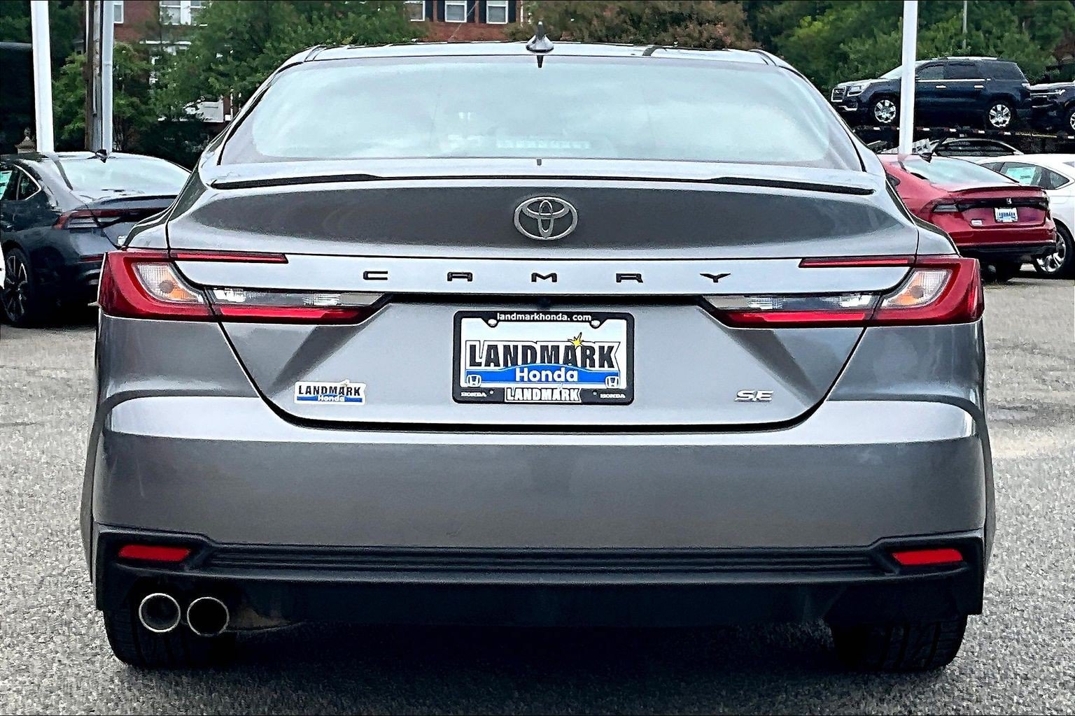 Used 2025 Toyota Camry SE FWD image 4
