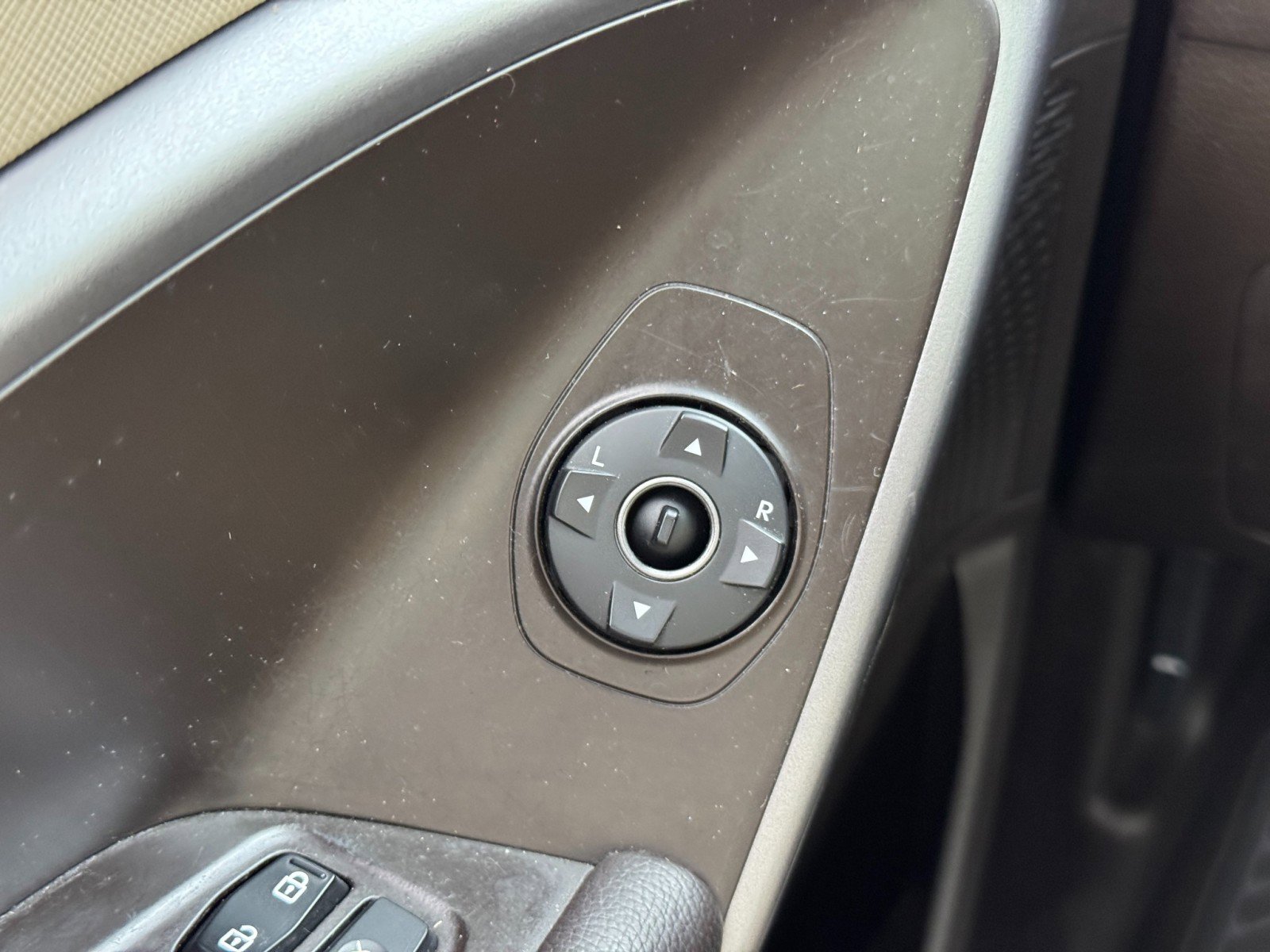 Used 2014 Hyundai Santa Fe w/ Technology Package 05 image 17