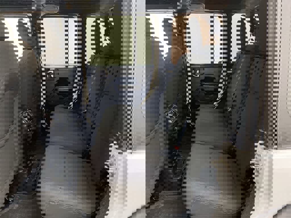 Used 2023 Jeep Wrangler Unlimited image 17