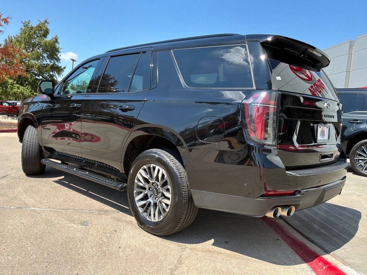 Used 2025 Chevrolet Tahoe Z71 AWD/4WD image 8