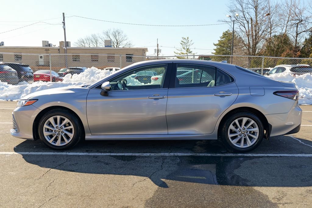Used 2022 Toyota Camry LE w/ Carpet Mat Package (TMS) FWD image 4