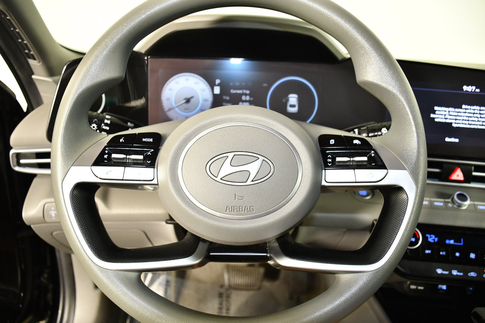 Used 2024 Hyundai Elantra SEL FWD image 19
