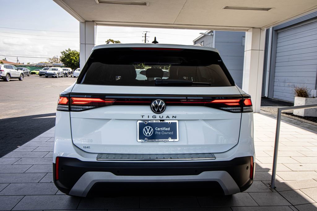 Certified 2025 Volkswagen Tiguan SE image 19