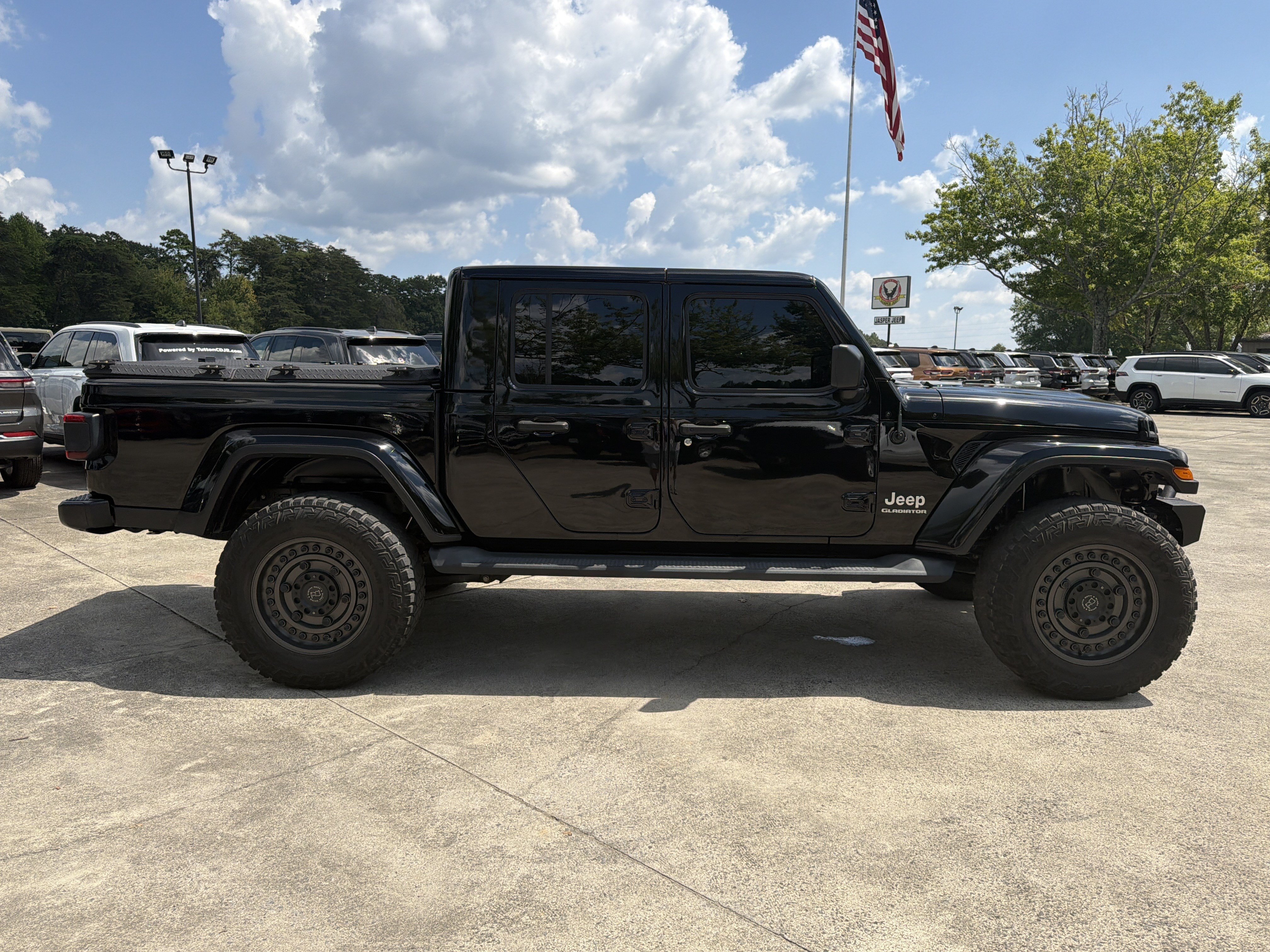 Used 2020 Jeep Gladiator Overland AWD/4WD image 8