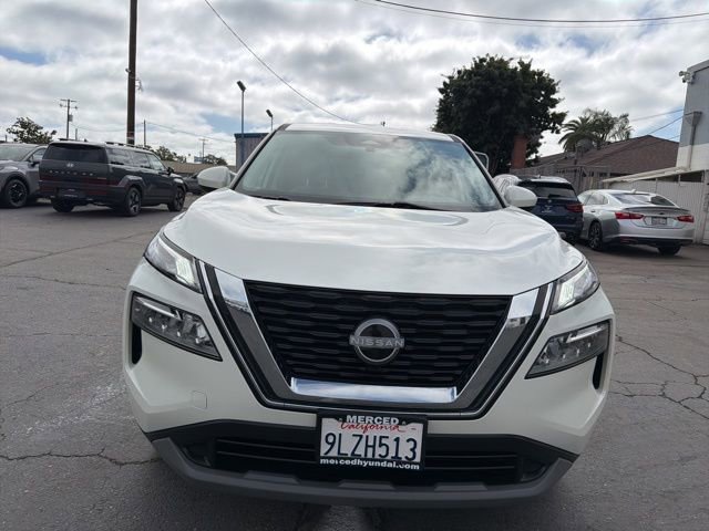 Used 2023 Nissan Rogue SV image 2