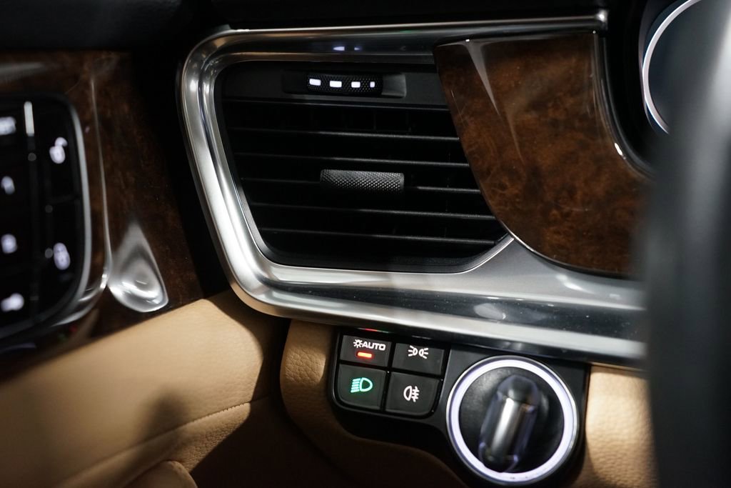 Used 2018 Porsche Panamera image 24