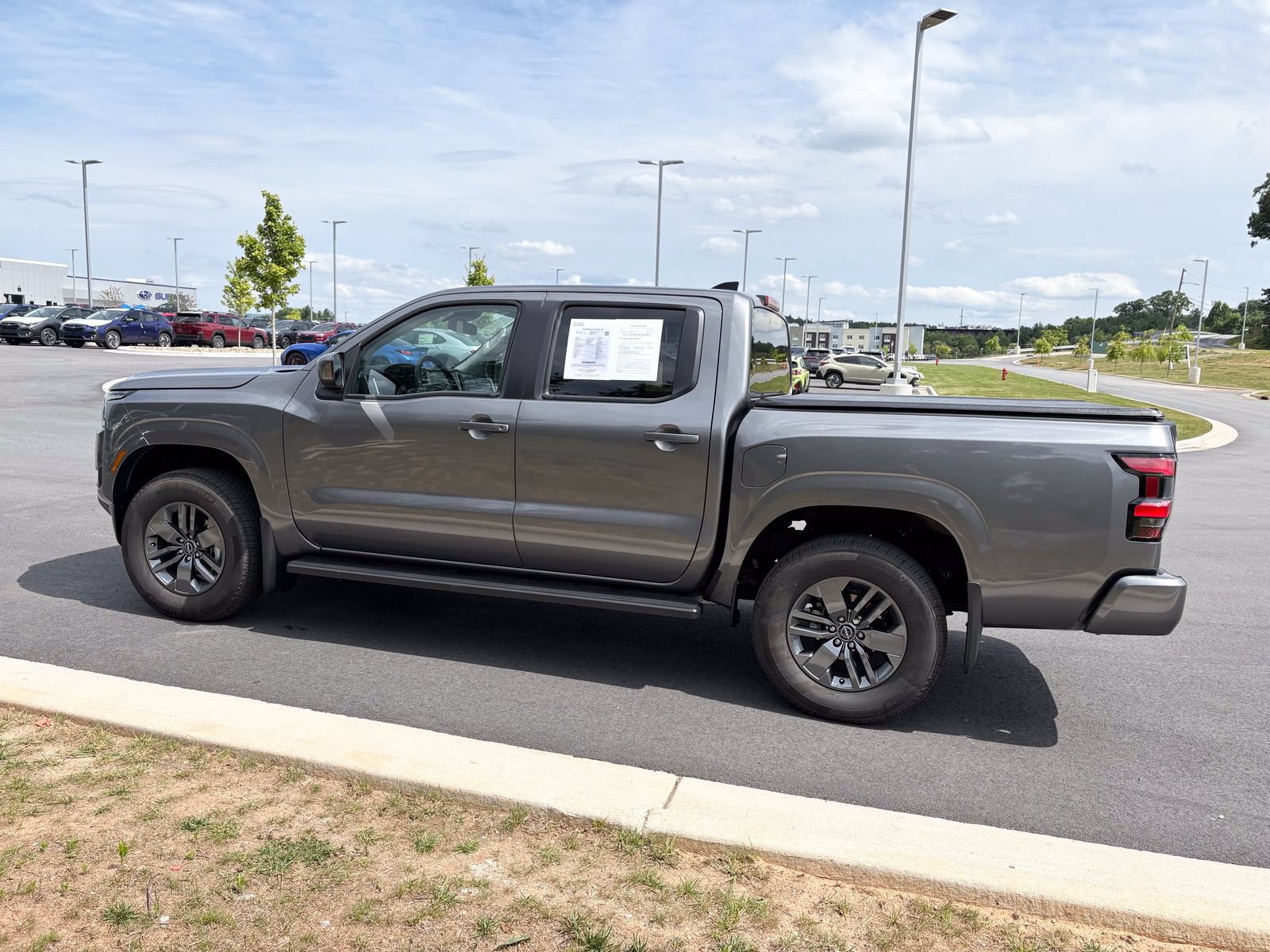 Used 2025 Nissan Frontier SV AWD/4WD image 5