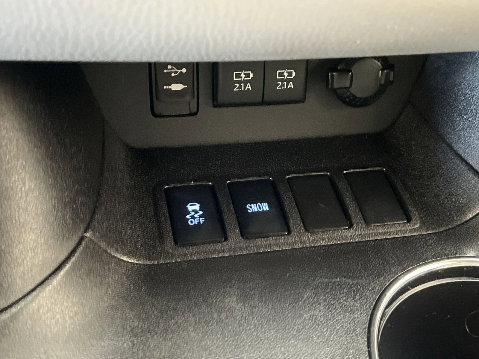 Used 2017 Toyota Highlander LE FWD image 32