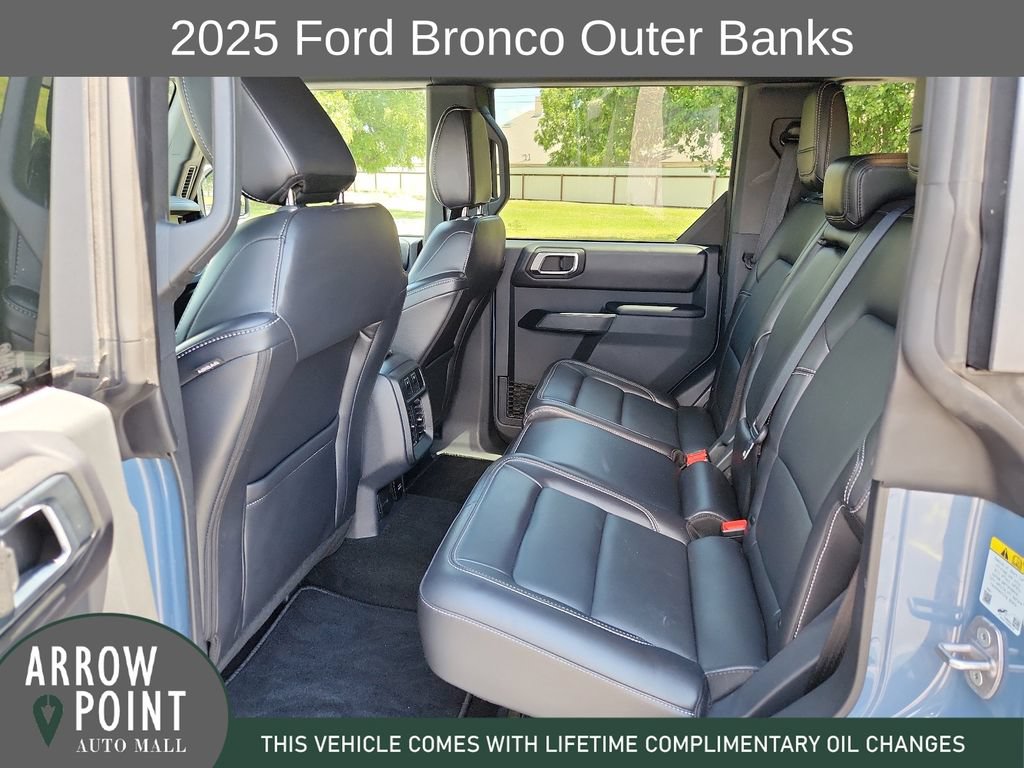 Used 2025 Ford Bronco Outer Banks AWD/4WD image 18