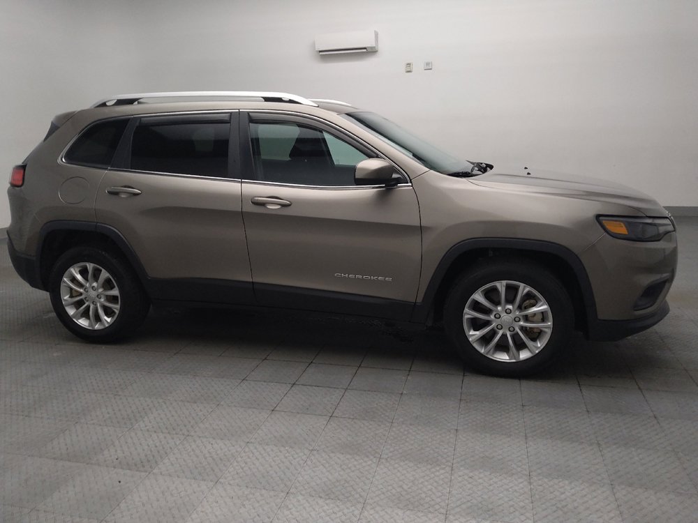 Used 2019 Jeep Cherokee Latitude w/ Cold Weather Group FWD image 11