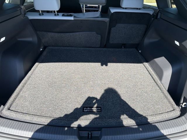 Used 2024 Volkswagen Atlas Cross Sport SEL image 28