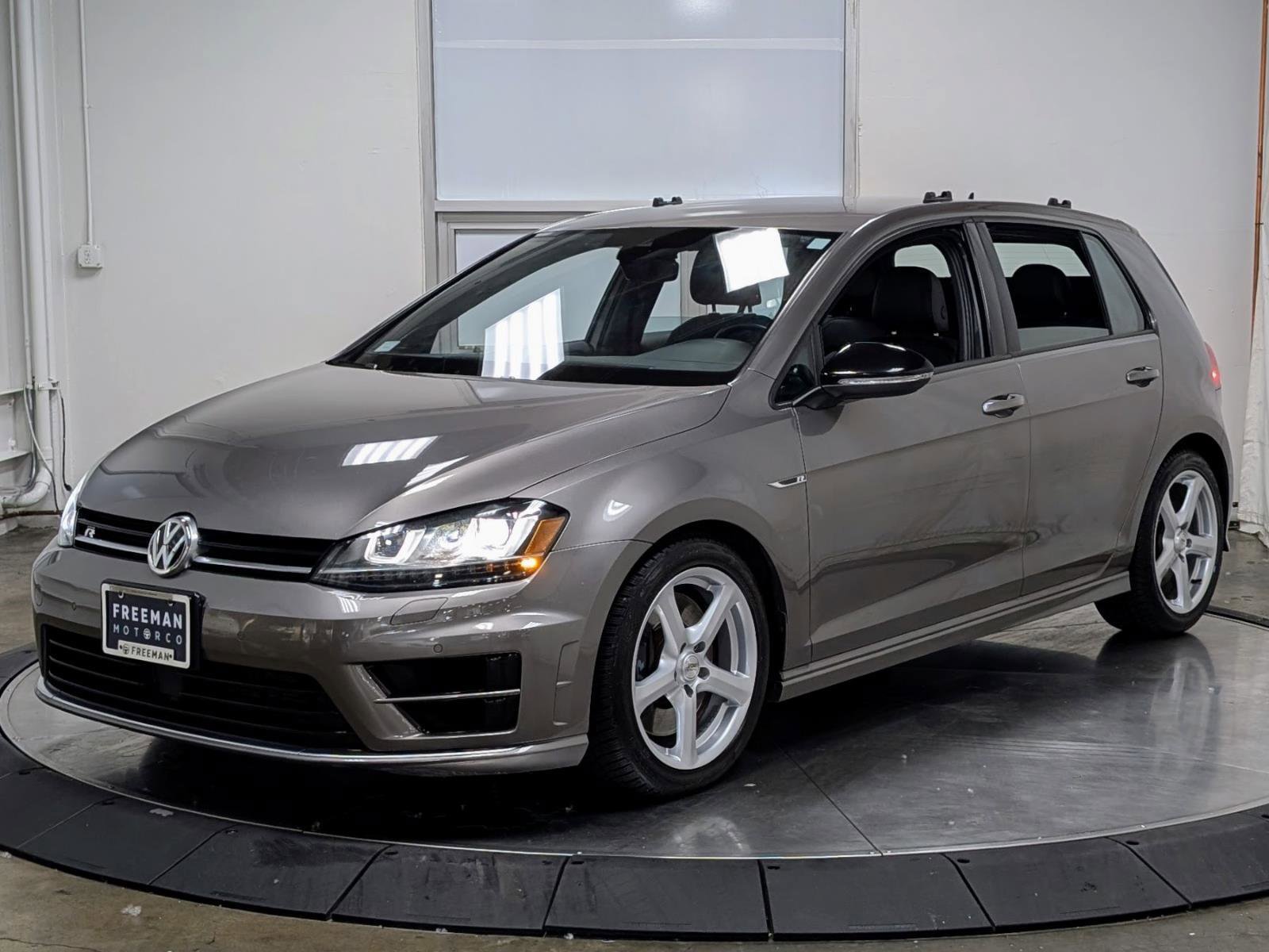 Used 2017 Volkswagen Golf 4-Door AWD/4WD image 4