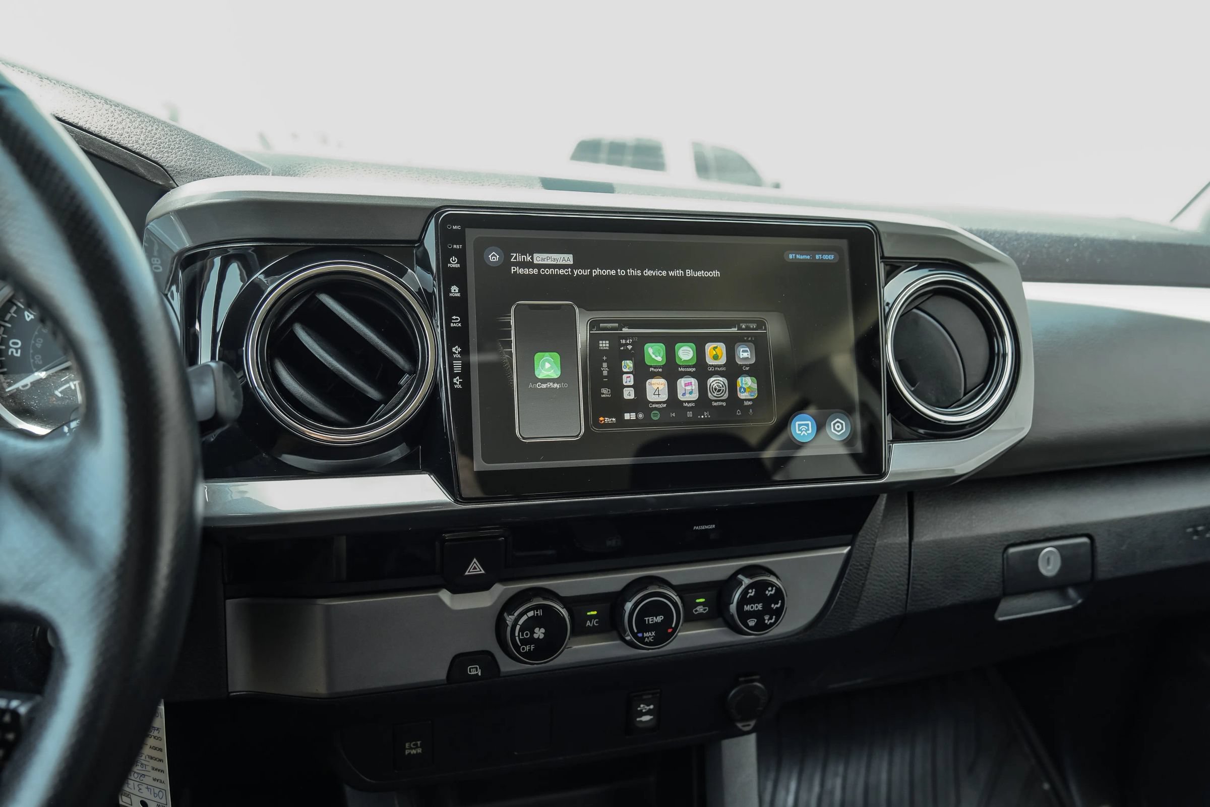 Used 2017 Toyota Tacoma SR5 RWD image 25