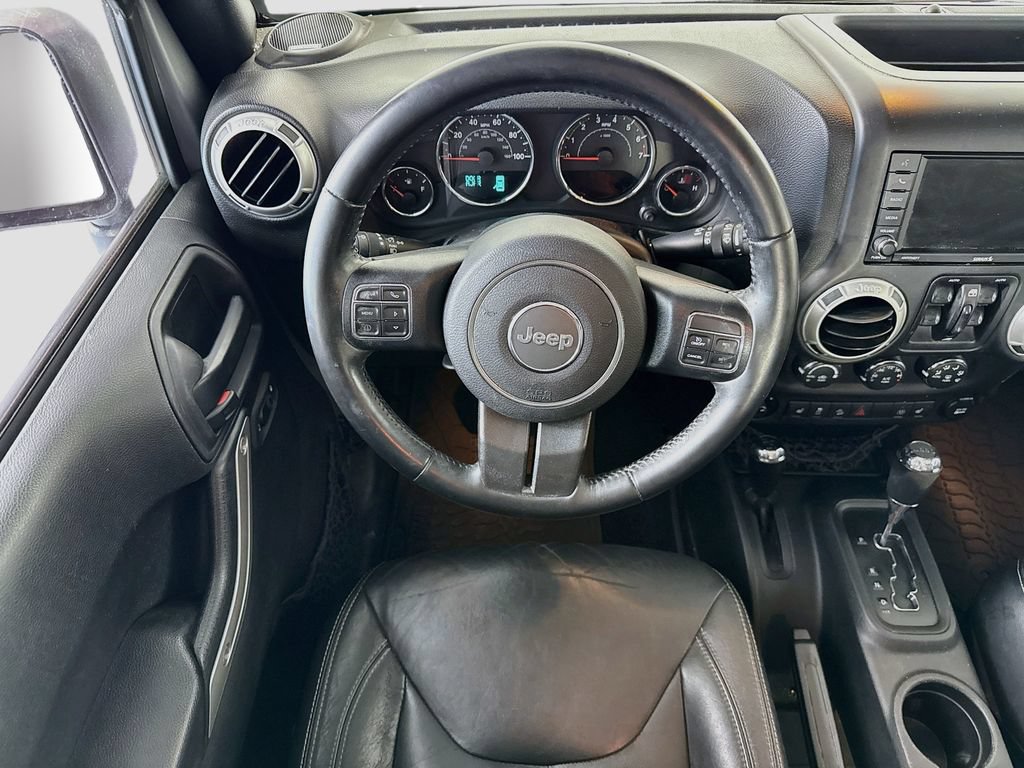 Used 2017 Jeep Wrangler Unlimited Sahara w/ Connectivity Group AWD/4WD image 10