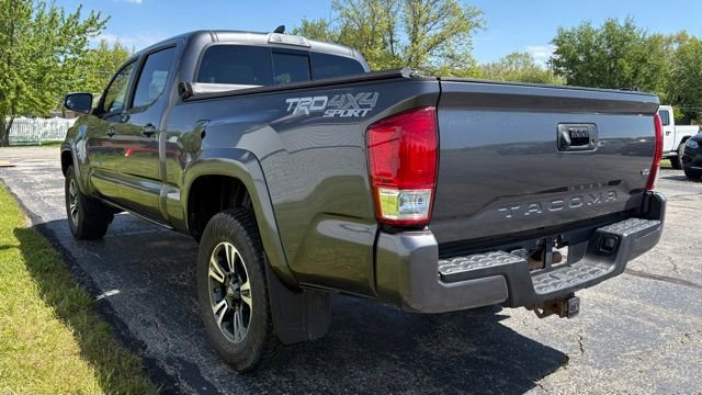 Used 2018 Toyota Tacoma TRD Sport AWD/4WD image 2