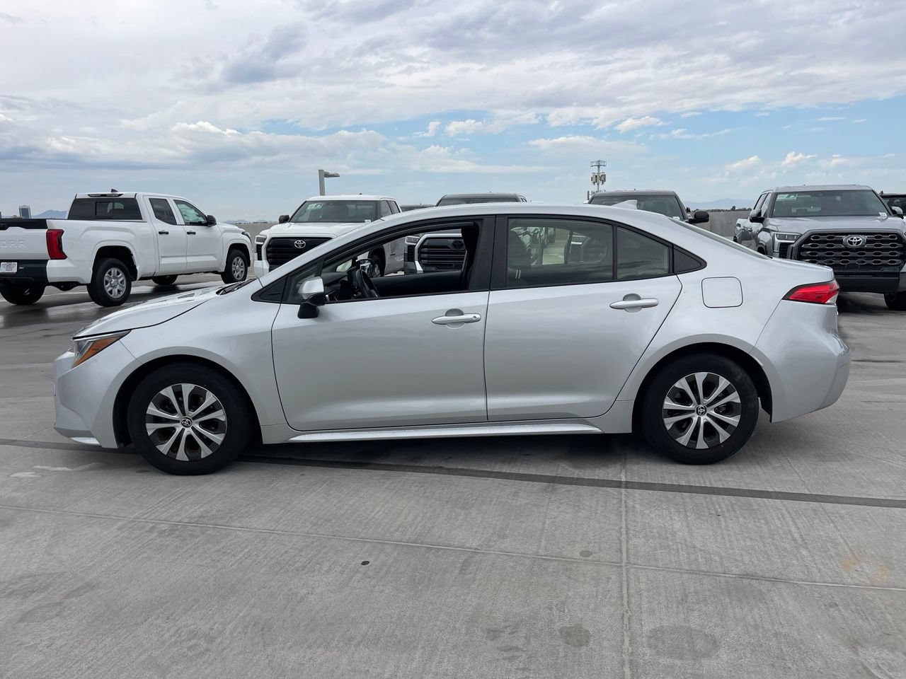 Used 2022 Toyota Corolla LE FWD image 4