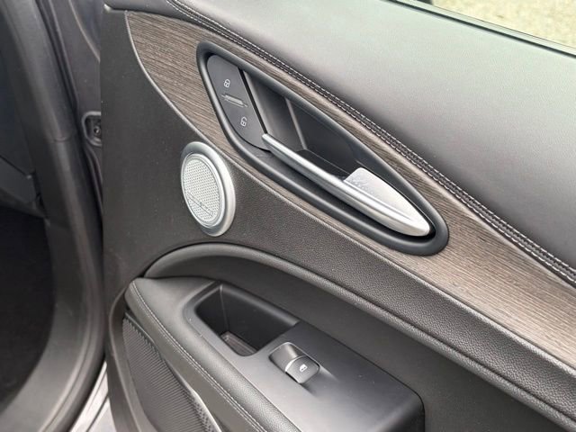 Used 2023 Alfa Romeo Stelvio Ti image 37