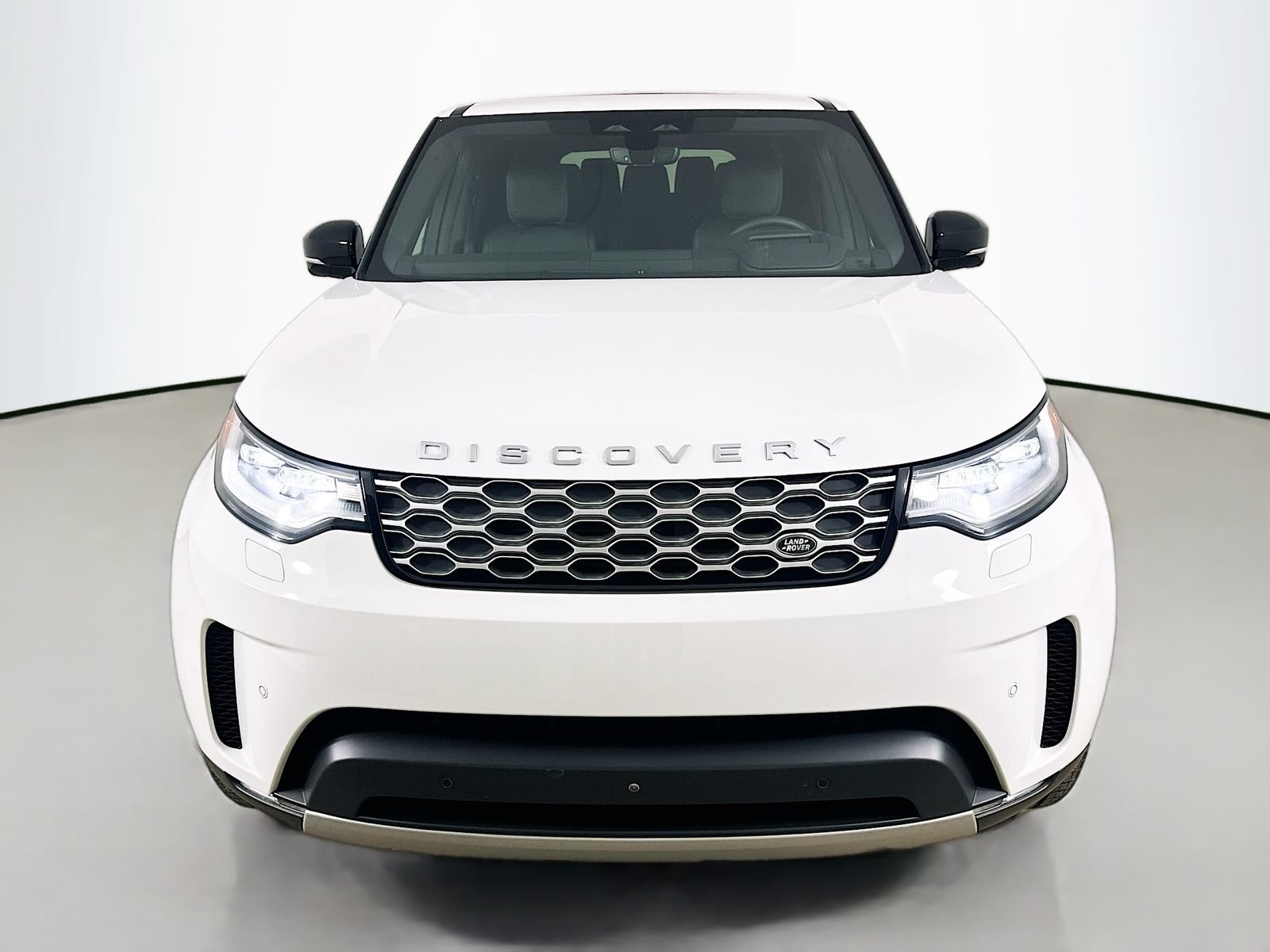 Used 2025 Land Rover Discovery S AWD/4WD image 2