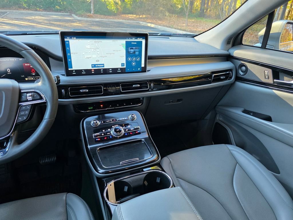 Used 2022 Lincoln Nautilus Reserve w/ Luxury Package image 26