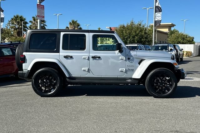 Used 2023 Jeep Wrangler Unlimited Sahara w/ Cold Weather Group AWD/4WD image 3