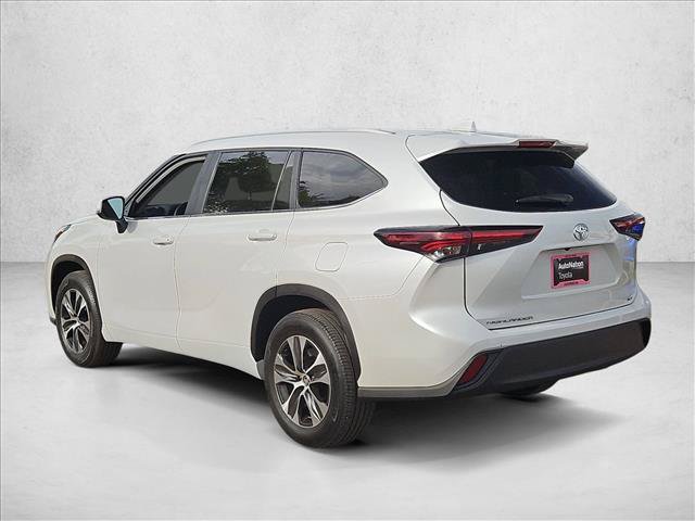 Used 2025 Toyota Highlander XLE FWD image 9