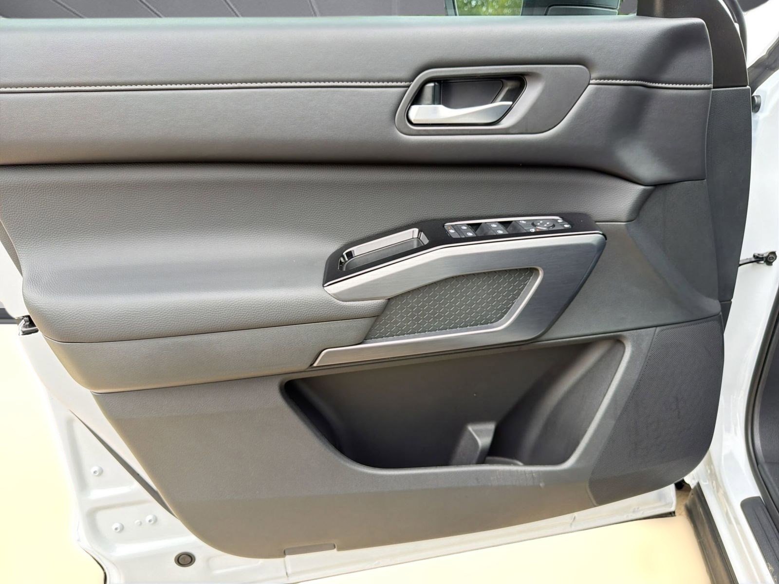 New 2026 Nissan Pathfinder SL image 13